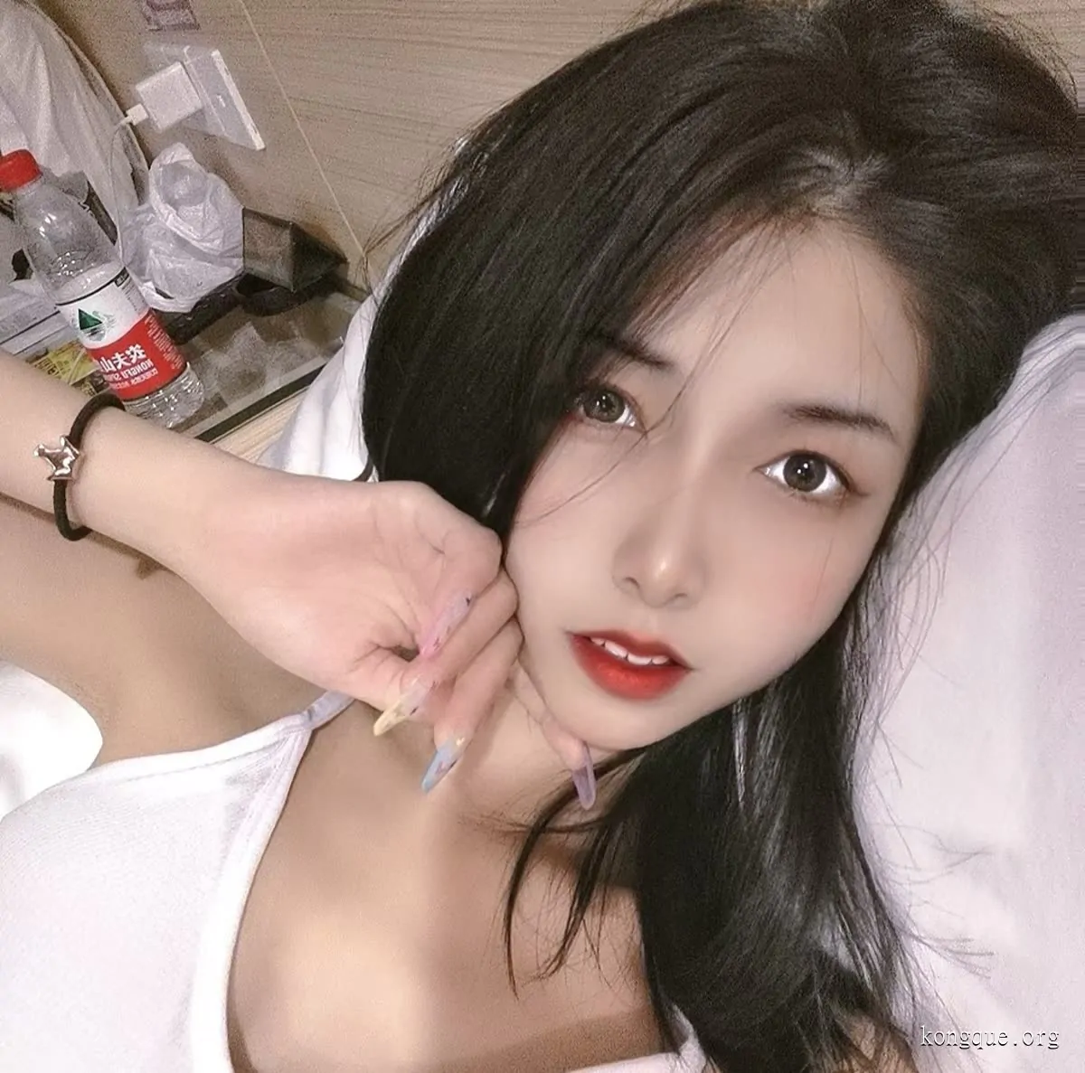 鱼鱼足影 – 全套足袜写真&视频[91期-2024.8]-名站图库
