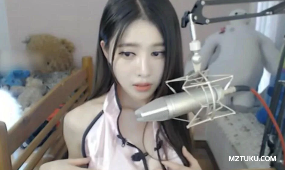 熊猫TV人气美女主播@梦竟CD的直播视频-名站图库
