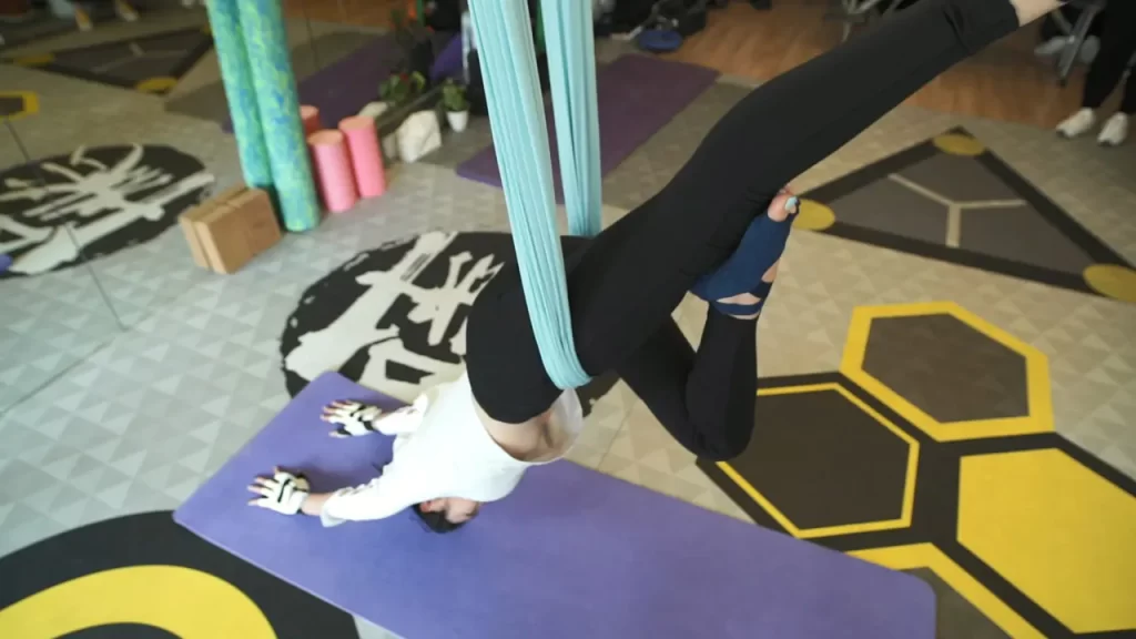 图片[6]-[明星]唐艺昕近距离拍摄瑜伽紧身高清视频[2v-3.95G-1080P]-名站图库