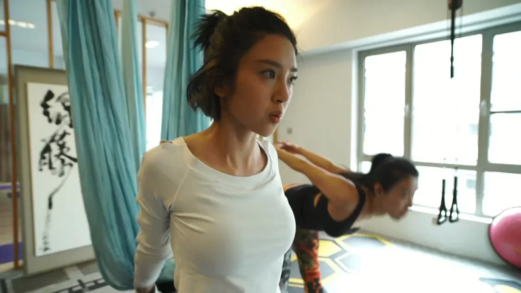 图片[1]-[明星]唐艺昕近距离拍摄瑜伽紧身高清视频[2v-3.95G-1080P]-名站图库