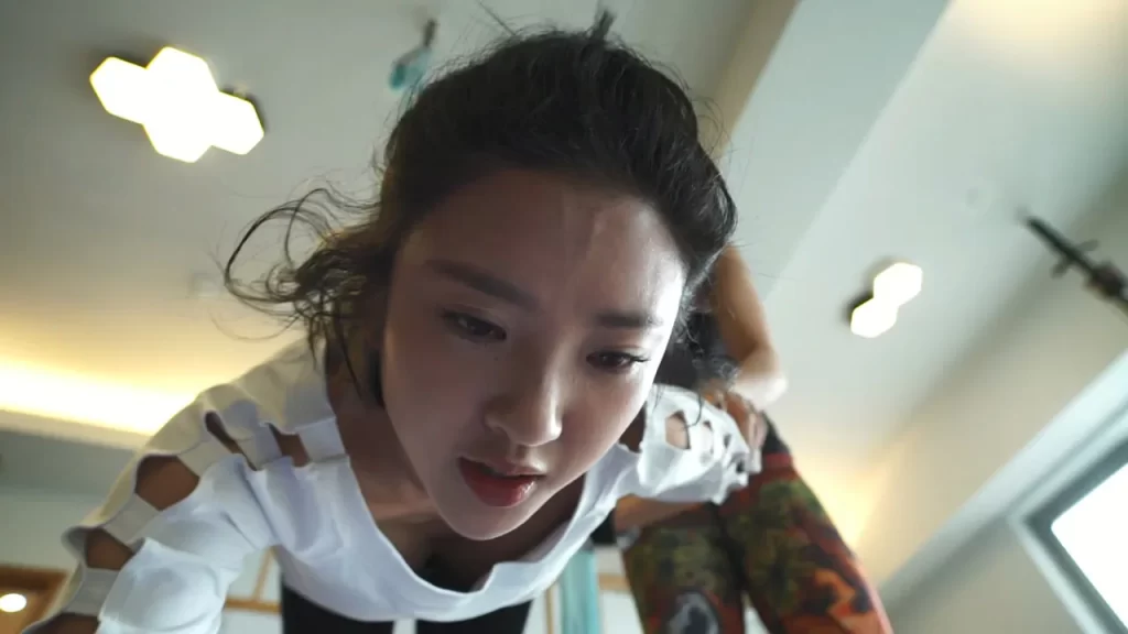 图片[9]-[明星]唐艺昕近距离拍摄瑜伽紧身高清视频[2v-3.95G-1080P]-名站图库