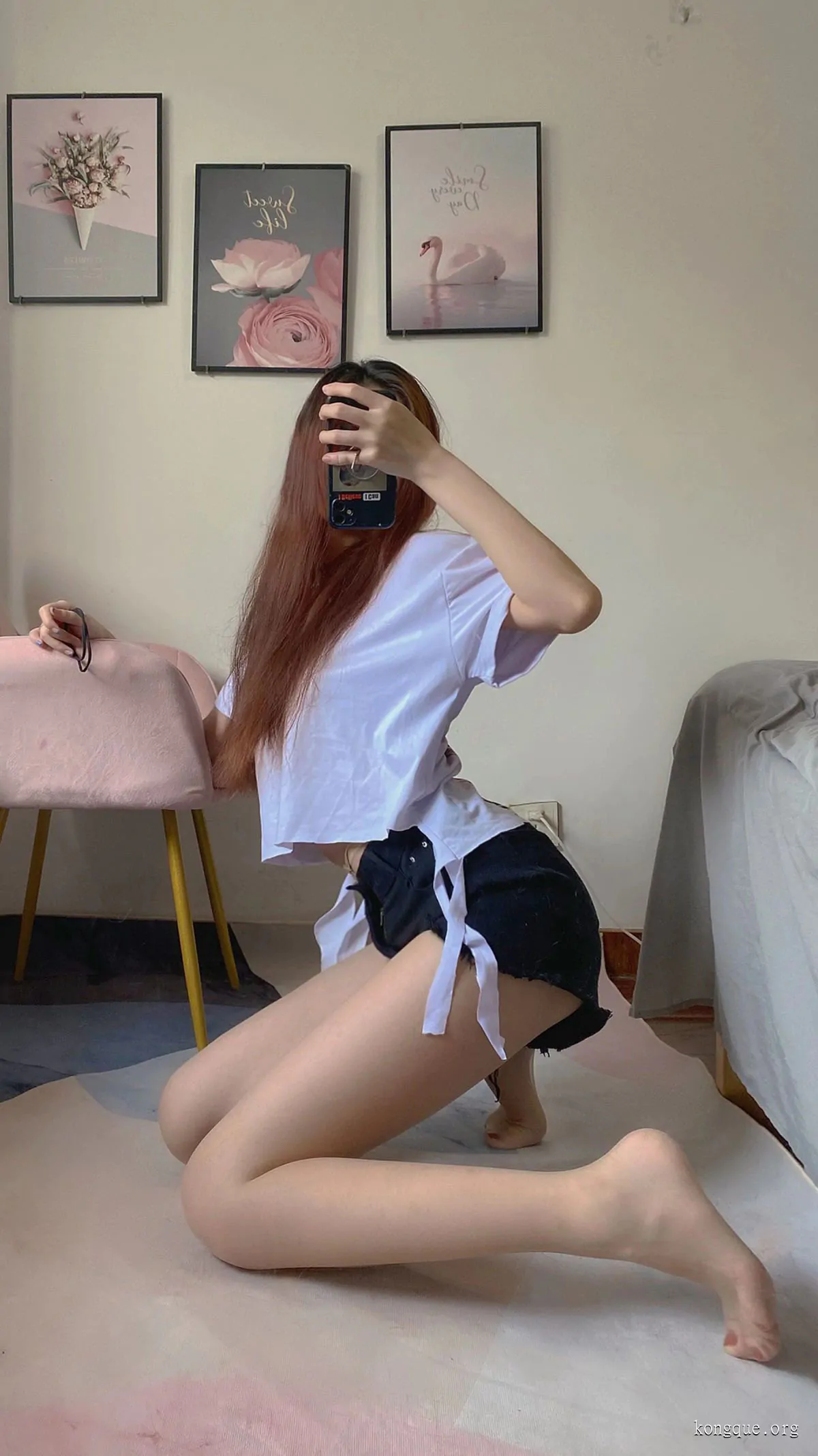 提袜少女 – 朋友圈收费系列套图&视频-名站图库
