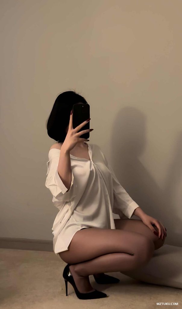 图片[1]-保守的二舅妈 – 微密圈套图&视频[20套-2025.3]-名站图库