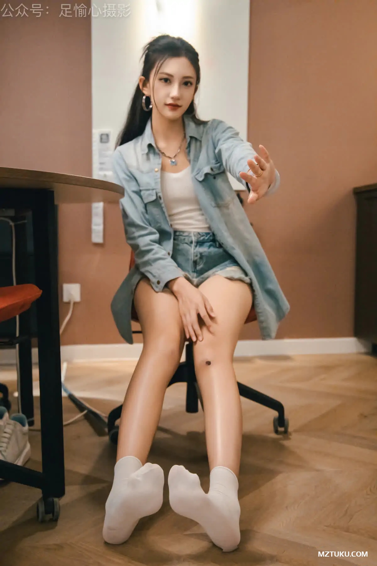 图片[2]-足愉心 – 少女美足美图视频24期[219G-2025.11]-名站图库